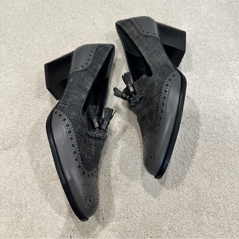 Stuart Weitzman Black & Gray Heels Brogue Loafers Tassel Accent Narrow Fit sz 8 - Picture 2 of 14